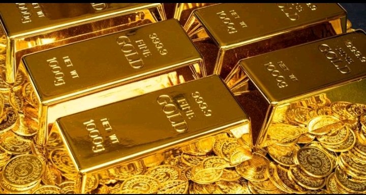 Gold reserves and US dollar concept representing Pakistan economic policy shift