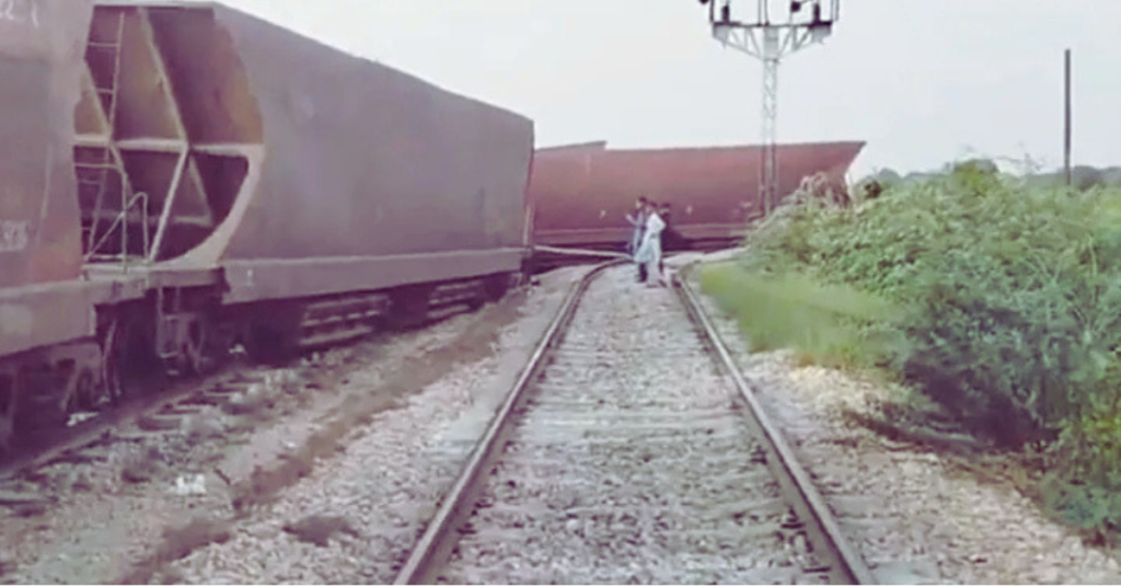 Tando Adam Derailment Disrupts Pakistan Rail Traffic